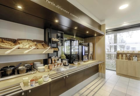 Daily buffet breakfast for a fee