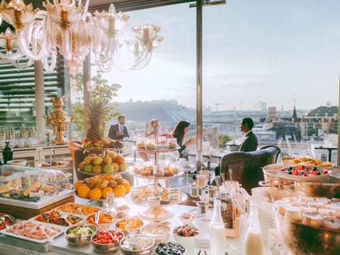 Daily buffet breakfast for a fee