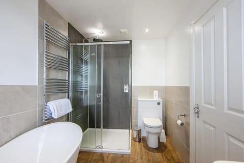 Superior Double Room, Sea View | Bathroom | Free toiletries, hair dryer, towels, soap