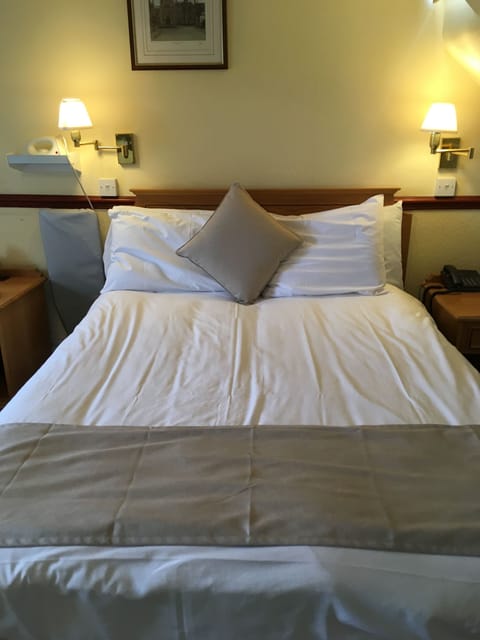Suite, Ensuite (second floor)