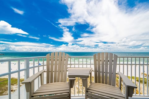 Condo, 4 Bedrooms | Property grounds