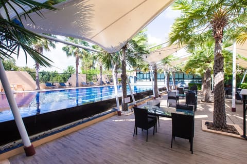 Poolside bar