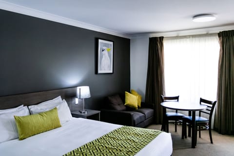 Premium bedding, minibar, desk, blackout drapes