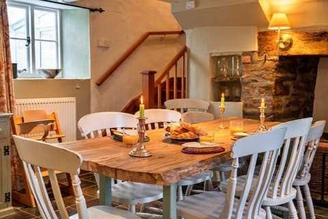 Cottage | Dining
