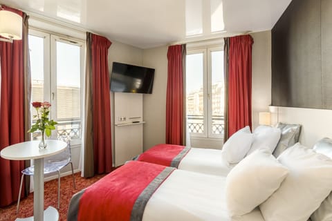 Standard Twin Room | Minibar, in-room safe, desk, iron/ironing board