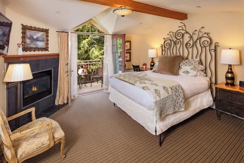 Premium Room, 1 Queen Bed | Premium bedding, individually decorated, individually furnished, desk