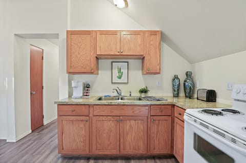 Family Suite, 3 Bedrooms, Non Smoking, City View | Private kitchen | Full-size fridge, microwave, oven, stovetop