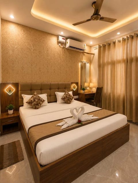 Deluxe Double Room, City View | Desk, laptop workspace, WiFi (free)
