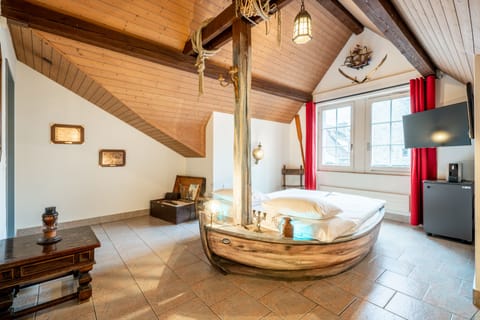 Minibar, in-room safe, individually decorated, individually furnished