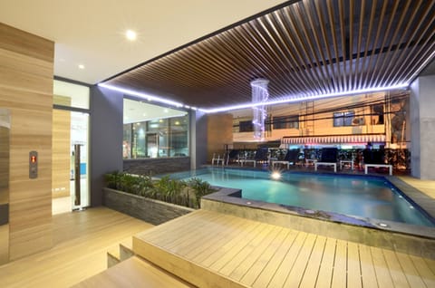 Indoor pool, sun loungers