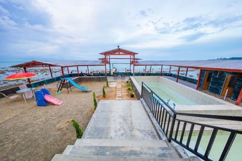 3 outdoor pools