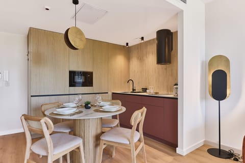 Luxury Apartment, Balcony, Park View | Private kitchen