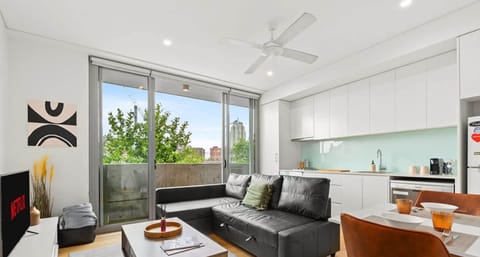 House | 1 bedroom, desk
