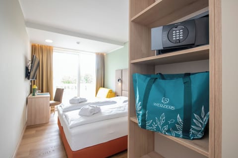 Comfort Double Room, Balcony, Lake View | Hypo-allergenic bedding, minibar, in-room safe, desk