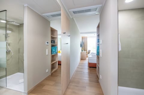 Comfort Double Room, Balcony, Lake View | Hypo-allergenic bedding, minibar, in-room safe, desk