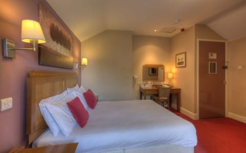 Double Room | Desk, free WiFi, bed sheets