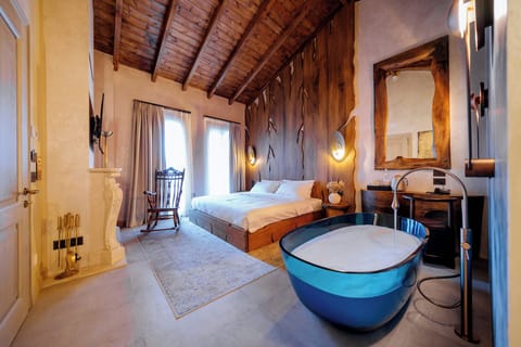 Junior Suite | Minibar, in-room safe, desk, soundproofing