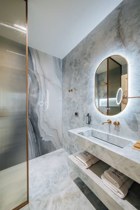 Superior Double Room | Minibar, in-room safe, desk, soundproofing