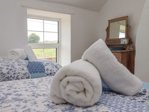 2 bedrooms, individually decorated, individually furnished, free WiFi