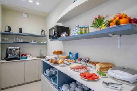 Free daily cooked-to-order breakfast