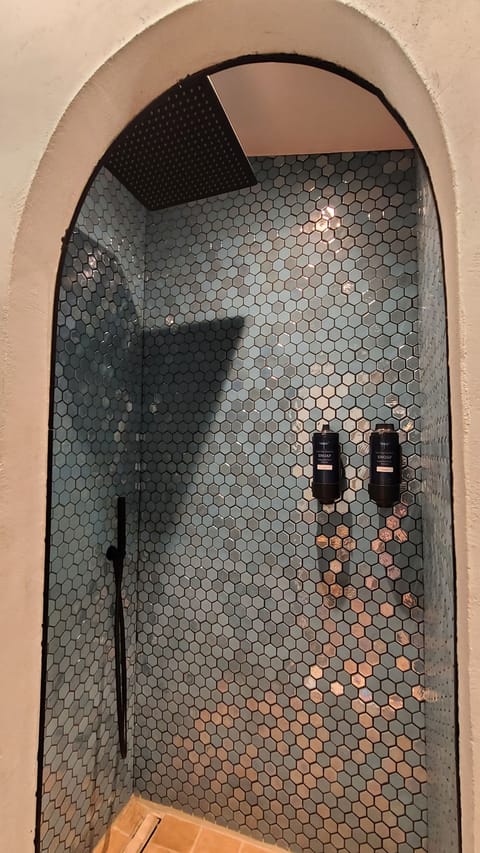 Double Room, 1 King Bed, Garden View | Bathroom | Hair dryer, bathrobes, towels, soap