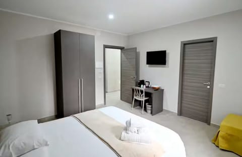 Deluxe Double or Twin Room, Mountain View | Free WiFi, bed sheets
