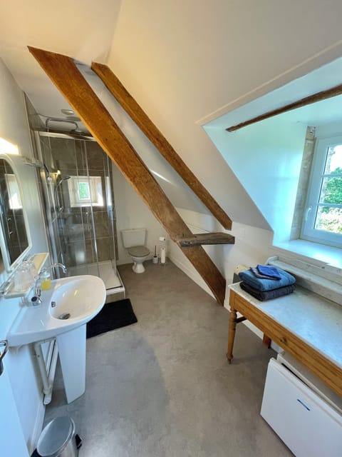 Room, Garden View | Bathroom | Shower, hair dryer, towels, soap