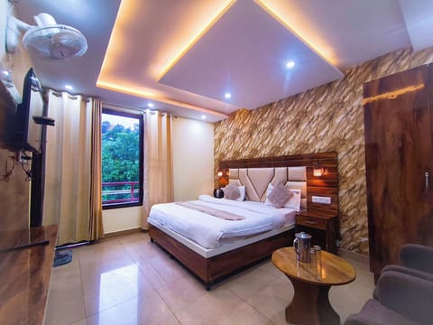 Deluxe Double Room | Desk, laptop workspace, free WiFi