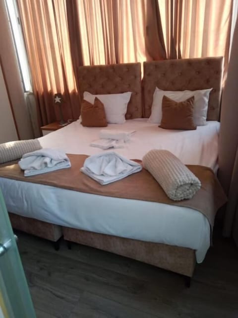 Comfort Double or Twin Room, City View | Desk, soundproofing, free WiFi