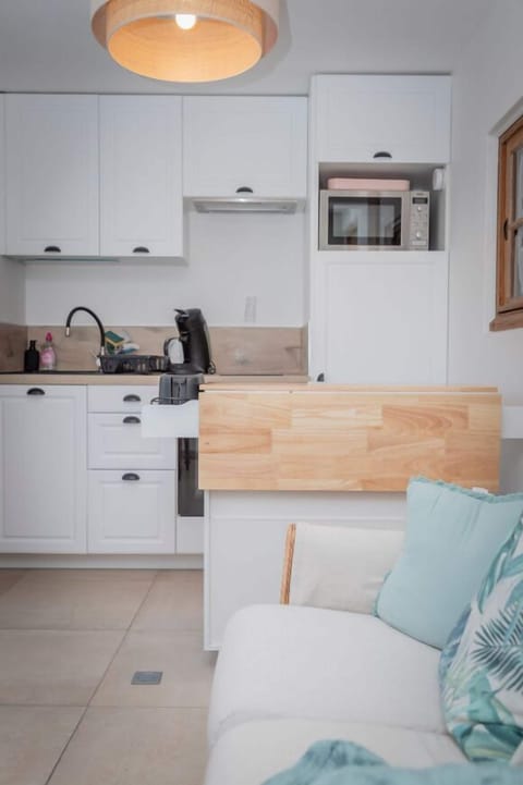 Economy Apartment, Garden View | Private kitchen