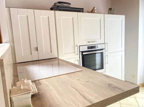 Deluxe Apartment | Private kitchen