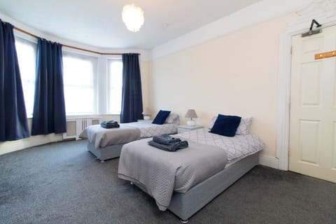 Twin Room | Free WiFi