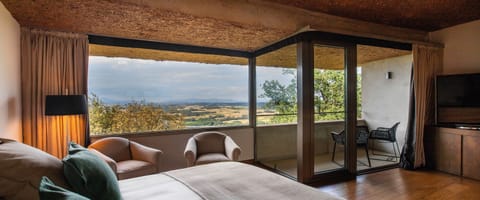 In-room safe, blackout drapes, free WiFi
