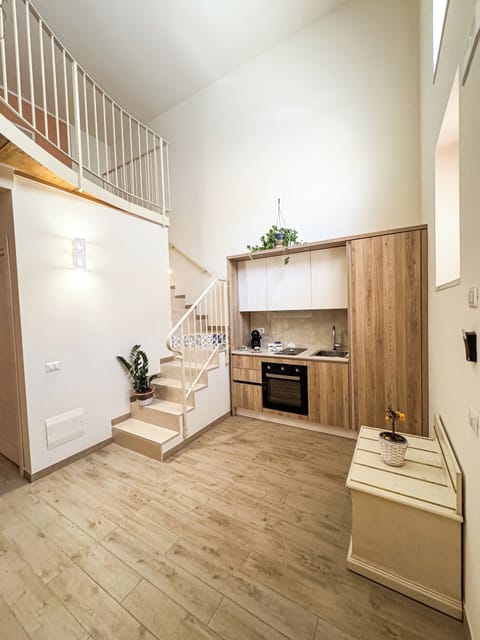 Full-size fridge, oven, stovetop, espresso maker