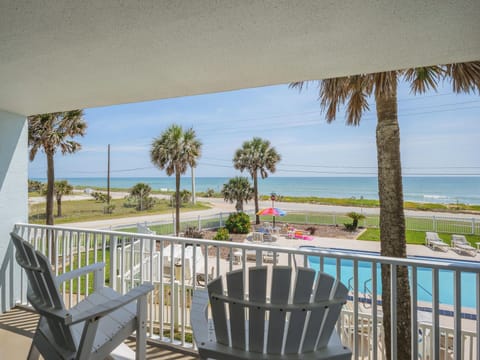Condo (2 Bedrooms) | Property grounds