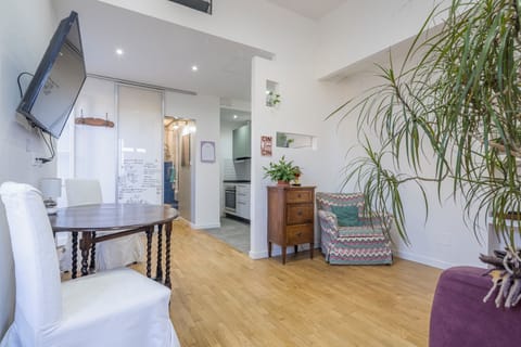 Apartment, Patio | Living area | 32-inch flat-screen TV with cable channels