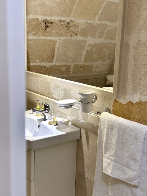 Double or Twin Room | Bathroom | Slippers