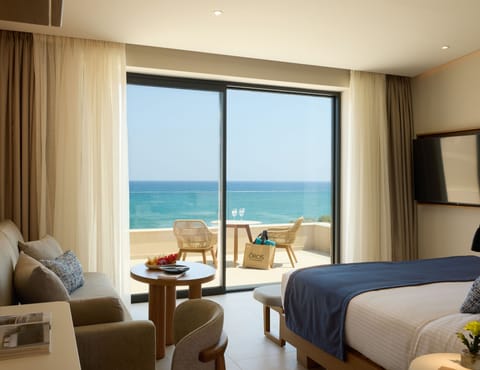 Deluxe Room, Sea View (Premier) | In-room safe, desk, laptop workspace, blackout drapes