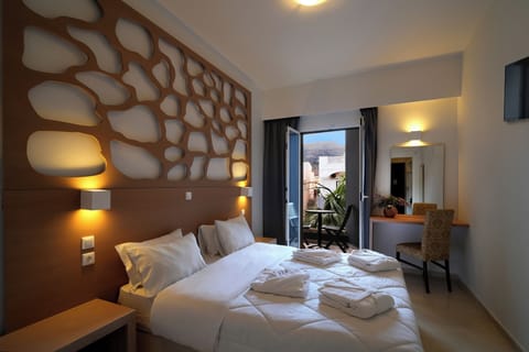 Comfort Double or Twin Room, Private Bathroom, Garden View | Desk, laptop workspace, free WiFi