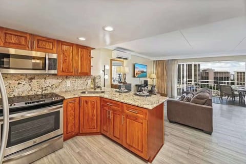 Apartment (1 Bedroom) | Private kitchen | Fridge, microwave, oven, coffee/tea maker