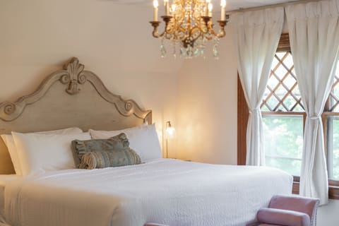 Premium Suite, 1 King Bed, Private Bathroom | Egyptian cotton sheets, premium bedding, individually decorated