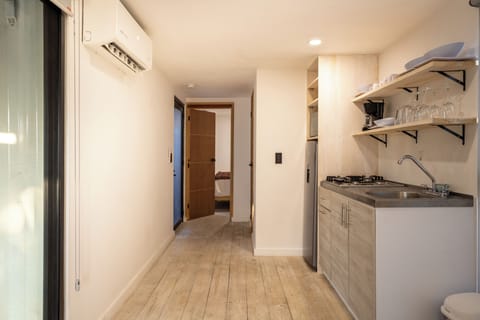 Superior Studio Suite, Partial Ocean View | Room amenity