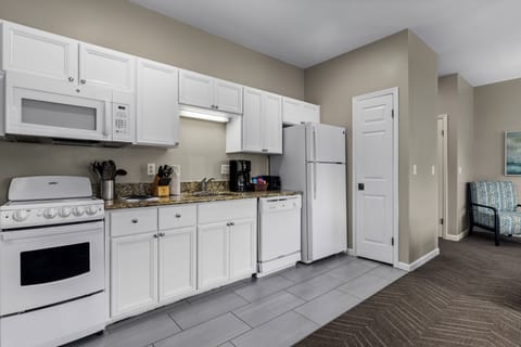 Standard Condo, 1 Bedroom, Non Smoking, Kitchenette | Shared kitchen | Fridge, microwave, oven, stovetop