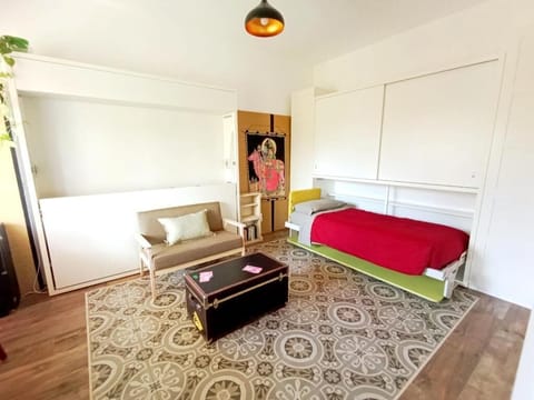 Twin Room, 1 Bedroom, Garden View | Individually decorated, individually furnished, desk, laptop workspace