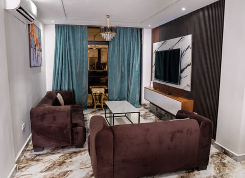 Deluxe Apartment, Balcony, City View | Iron/ironing board