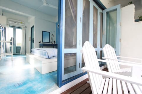 In-room safe, desk, free WiFi, bed sheets