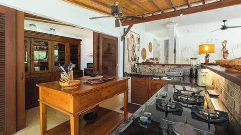 Villa, Garden View | Private kitchen | Fridge, microwave, stovetop, cookware/dishes/utensils