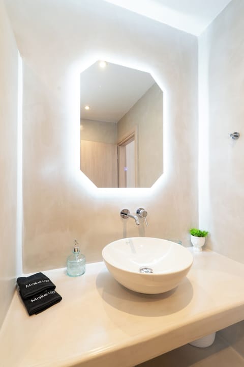 Free toiletries, hair dryer, towels, soap