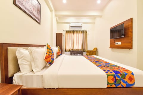 Egyptian cotton sheets, premium bedding, in-room safe, free WiFi