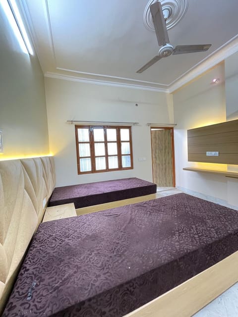 Double Room | Desk, laptop workspace, free WiFi
